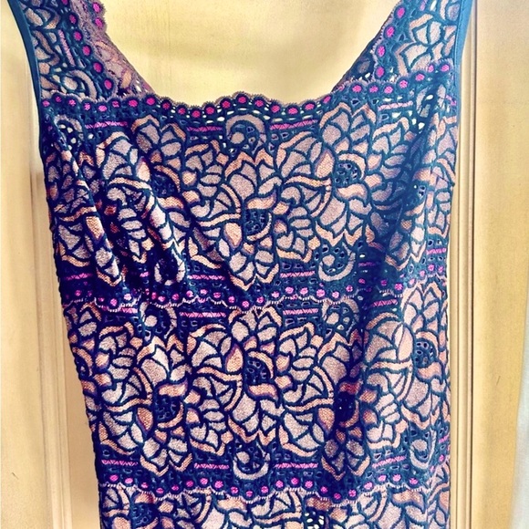 HALF OFF CACHE METALLIC LACE Tank in vibrant jewel tone colors in Excellent cond - Picture 2 of 9